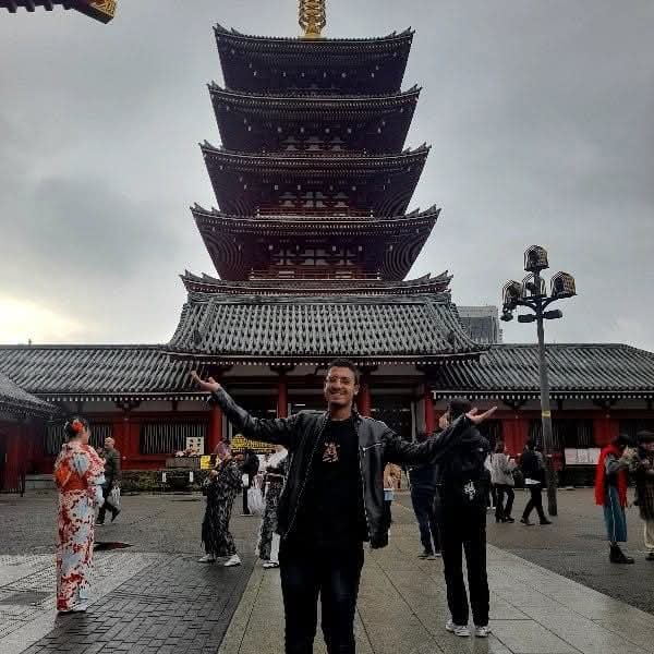 صورة المؤلف