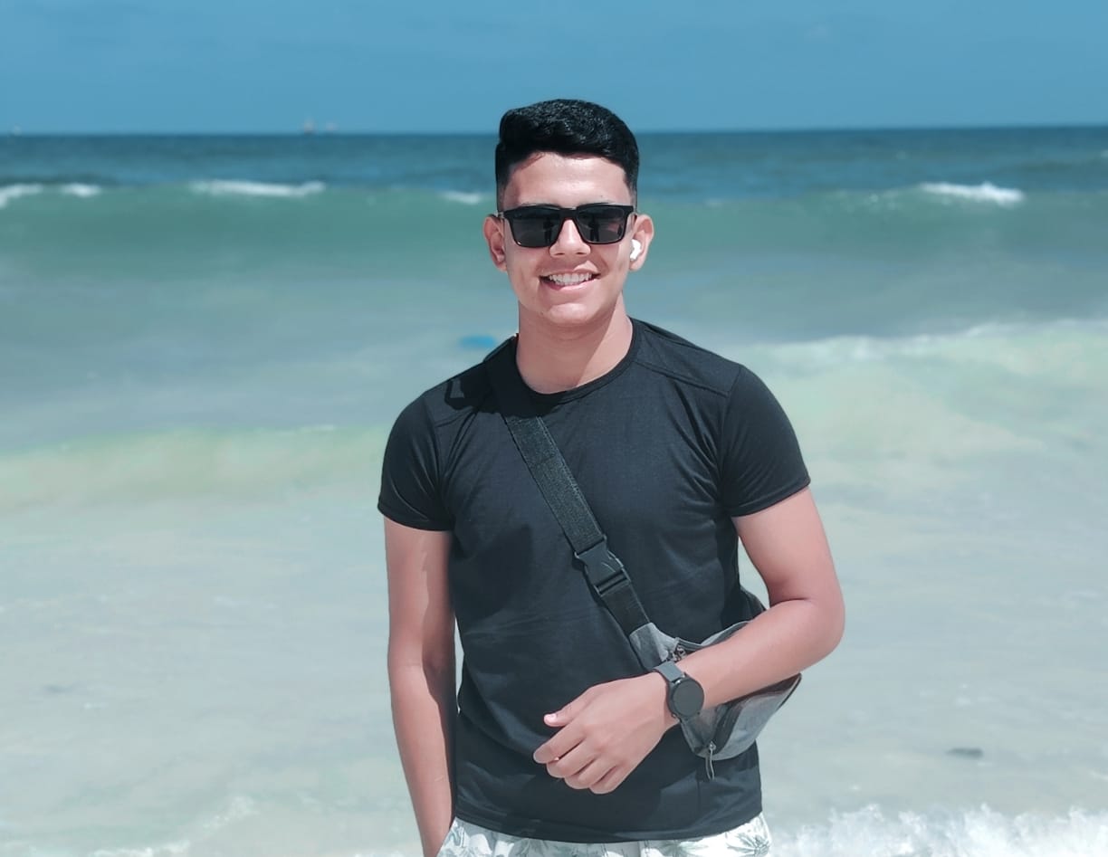 صورة المؤلف